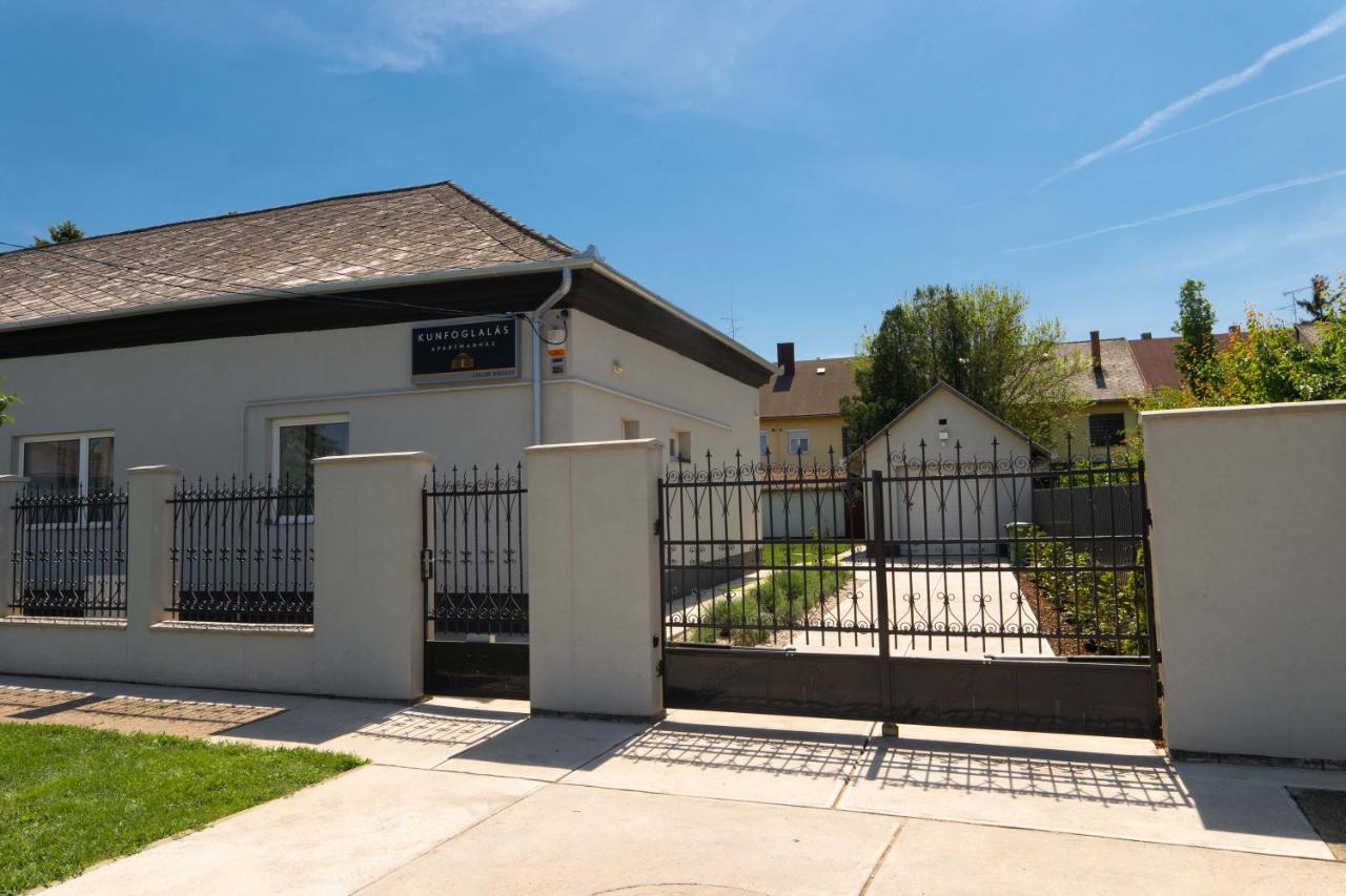 Kunfoglalás Apartmanház Kisujszallas Exterior foto